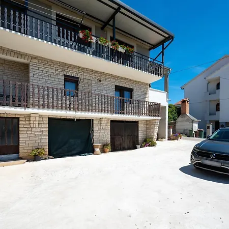 דירה With Parking Space - 25505 זאדאר