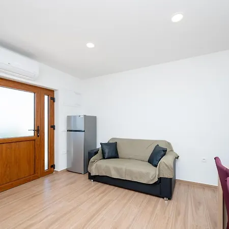 With Parking Space - 25505 דירה