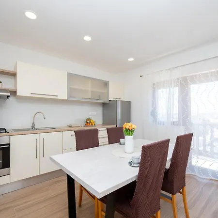 דירה With Parking Space - 25505 זאדאר